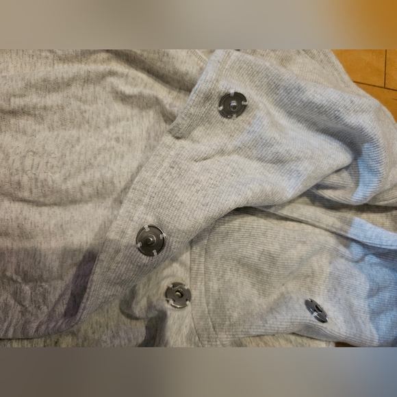 Lululemon savasana wrap please read SMALL STAIN - Picture 5 of 7